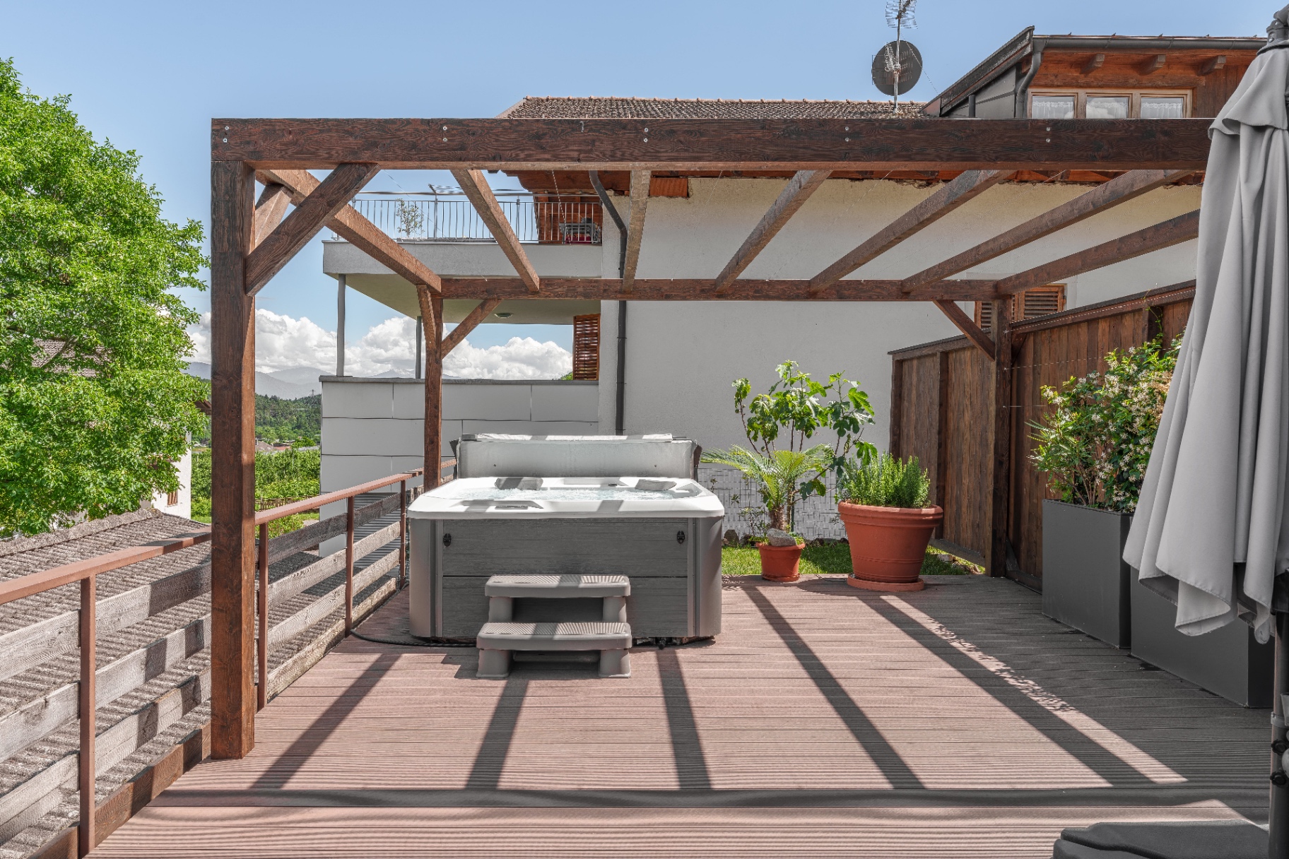 Suite Christine – Terrasse mit Bergblick | Ferienwohnung mit Whirlpool in Südtirol (1)